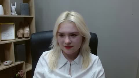 Snapshot of lilysweetxo chatting on 18, 2, 2026 Lily online show from 18, 2, 2026