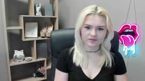 Snapshot of lilysweetxo chatting on 25, 2, 2026 Lily online show from 25, 2, 2026