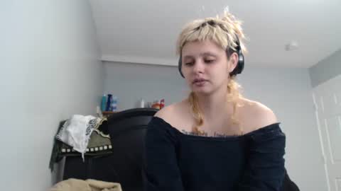 Snapshot of liminaldoll chatting on 6, 6, 2026 Liminal online show from 6, 6, 2026