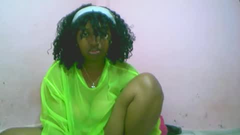 Snapshot of linah1123 chatting on 26, 10, 2025 linah1123 online show from 26, 10, 2025