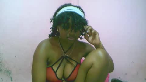 Snapshot of linah1123 chatting on 28, 10, 2025 linah1123 online show from 28, 10, 2025