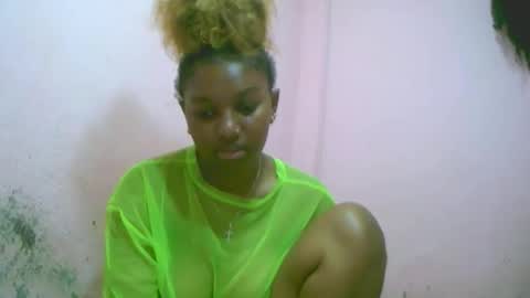 Snapshot of linah1123 chatting on 5, 11, 2025 linah1123 online show from 5, 11, 2025