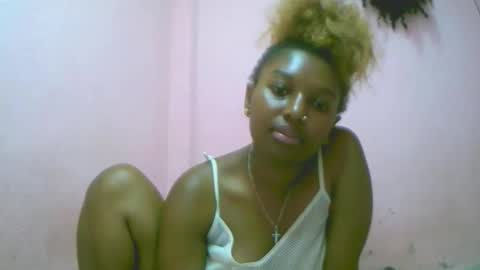 Snapshot of linah1123 chatting on 6, 11, 2025 linah1123 online show from 6, 11, 2025