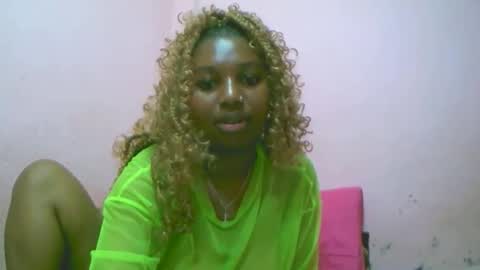 Snapshot of linah1123 chatting on 22, 11, 2025 linah1123 online show from 22, 11, 2025