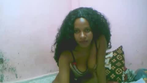 Snapshot of linah1123 chatting on 1, 12, 2025 linah1123 online show from 1, 12, 2025