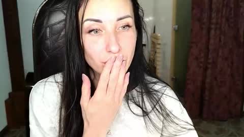 LinaLivee online show from 19, 11, 2025