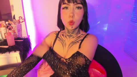 Lindaa maria  online show from 4, 3, 2026