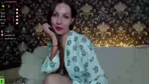 Snapshot of linda_swan chatting on 5, 3, 2025 Linda online show from 5, 3, 2025