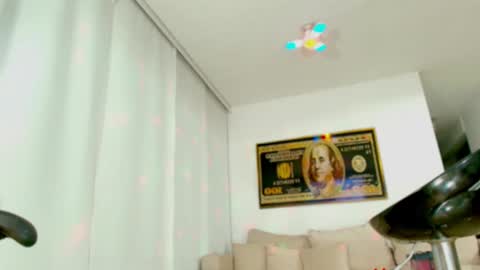 Snapshot of linda_xx90 chatting on 24, 1, 2025 LAURA RAMIREZ online show from 24, 1, 2025