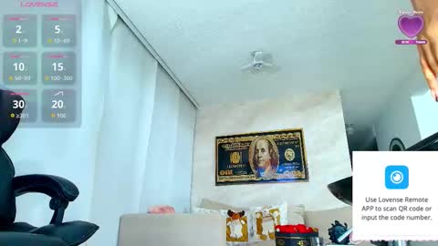 Snapshot of linda_xx90 chatting on 26, 11, 2025 LAURA RAMIREZ online show from 26, 11, 2025