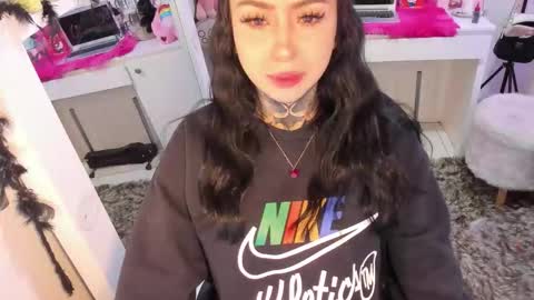 Snapshot of lindaa_miller chatting on 18, 11, 2025 linda miller online show from 18, 11, 2025