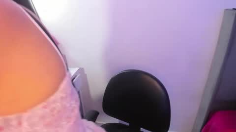 Snapshot of lindaa_miller chatting on 30, 11, 2025 linda miller online show from 30, 11, 2025