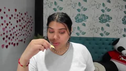 Snapshot of lindabreexlove chatting on 20, 2, 2025 online show from 20, 2, 2025