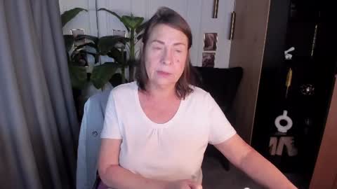 Snapshot of lindahottie chatting on 24, 7, 2026 Linda online show from 24, 7, 2026