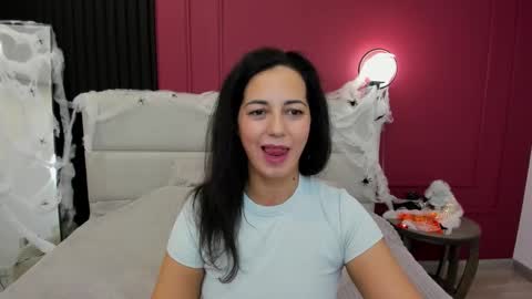 Snapshot of lindainsatiable chatting on 23, 10, 2025 Linda online show from 23, 10, 2025