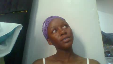 Snapshot of lindalovebird chatting on 16, 6, 2026 lindalovebird online show from 16, 6, 2026