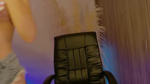 Lindsey Moss online show from 4, 2, 2026