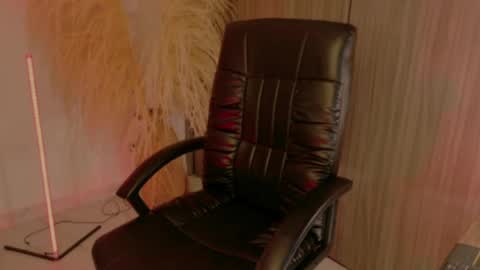 Lindsey Moss online show from 16, 3, 2026