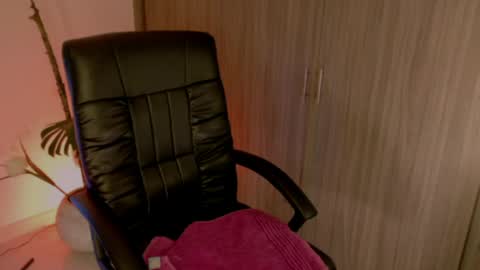 Lindsey Moss online show from 14, 4, 2026