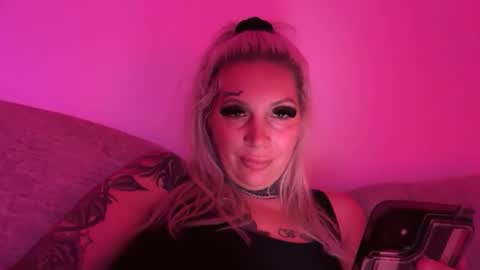 Lindzay online show from 3, 11, 2025