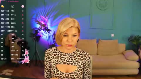 Snapshot of lindsi_luvviv chatting on 1, 2, 2026 lindsi_luvviv online show from 1, 2, 2026