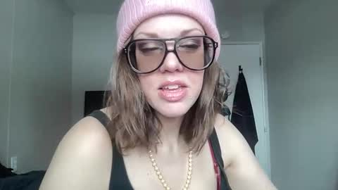 Snapshot of linusloves chatting on 5, 2, 2026 linusloves online show from 5, 2, 2026