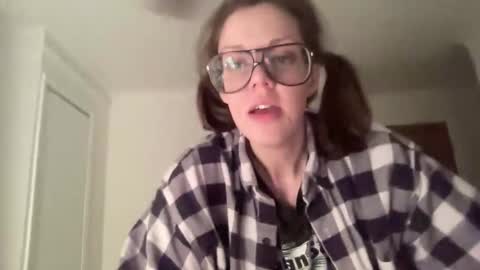 Snapshot of linusloves chatting on 1, 4, 2026 linusloves online show from 1, 4, 2026