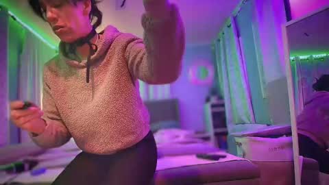 linuxgirlsudosu online show from 9, 3, 2025