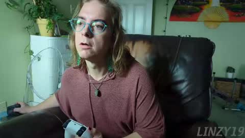 Snapshot of linzy19 chatting on 14, 9, 2025 Linzy19 online show from 14, 9, 2025