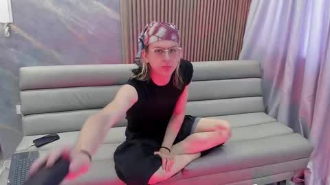 Snapshot of lior_evan chatting on 16, 11, 2025 Lior evan online show from 16, 11, 2025
