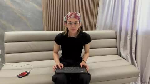 Snapshot of lior_evan chatting on 17, 11, 2025 Lior evan online show from 17, 11, 2025