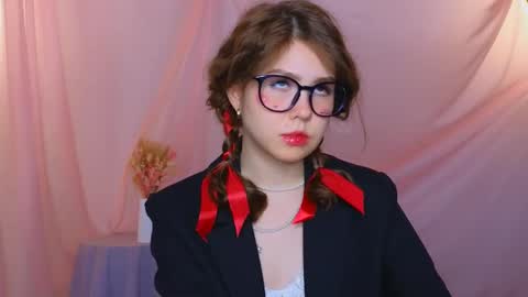  Lisa  online show from 14, 2, 2025