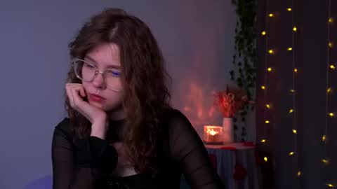  Lisa  online show from 25, 9, 2025