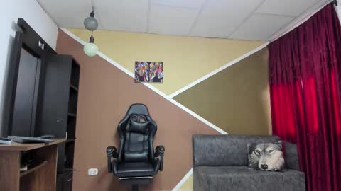 Lisa Gray Independent Model online show from 8, 1, 2026