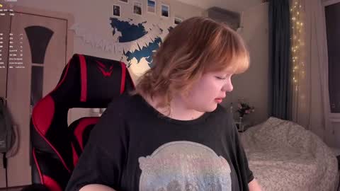 -Lisa- Help me to reach 100 thumbs up3 online show from 7, 12, 2024