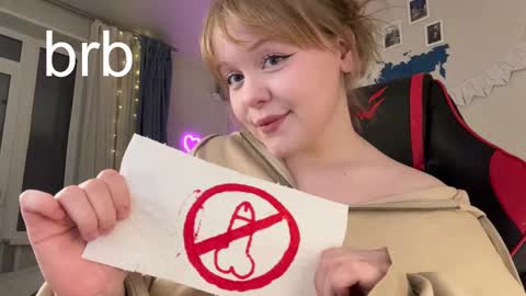 -Lisa- Help me to reach 100 thumbs up3 online show from 14, 2, 2025