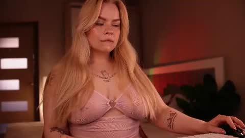 Snapshot of lisalovesweet chatting on 2, 7, 2026 Lisa online show from 2, 7, 2026