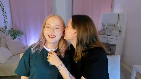Snapshot of lisaluve chatting on 8, 4, 2026 Lisa blonde Alisa brunette online show from 8, 4, 2026