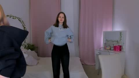 Snapshot of lisaluve chatting on 12, 4, 2026 Lisa blonde Alisa brunette online show from 12, 4, 2026
