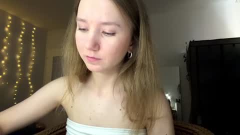 Snapshot of lisasmall chatting on 18, 6, 2026 lisasmall online show from 18, 6, 2026