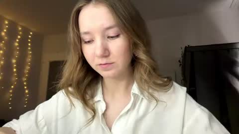 Snapshot of lisasmall chatting on 19, 6, 2026 lisasmall online show from 19, 6, 2026