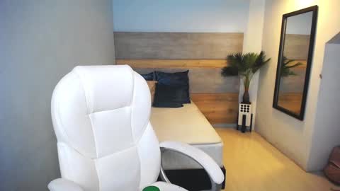 Liseth Fox online show from 12, 12, 2024