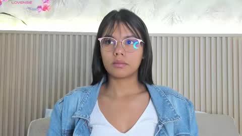 Snapshot of liss_reyes chatting on 28, 10, 2025 Liss online show from 28, 10, 2025