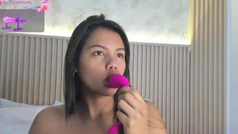 Snapshot of liss_reyes chatting on 1, 12, 2025 Liss online show from 1, 12, 2025