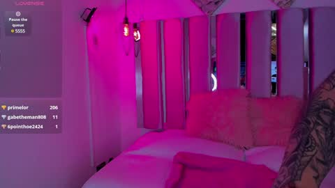 Snapshot of little__ary chatting on 11, 12, 2024 little ary online show from 11, 12, 2024