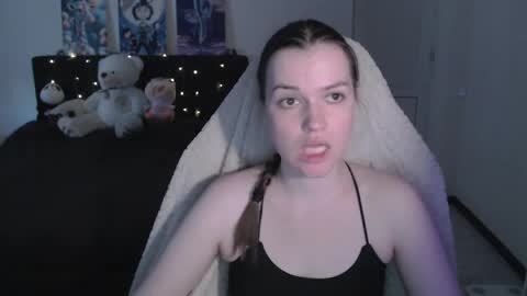 Snapshot of little__flowers chatting on 2, 6, 2026 little__flowers online show from 2, 6, 2026