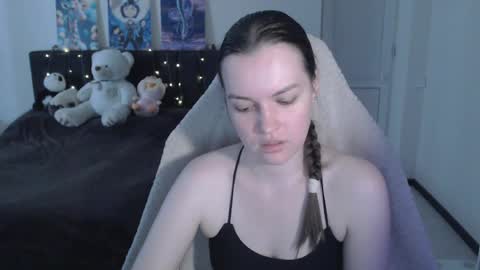 Snapshot of little__flowers chatting on 3, 6, 2026 little__flowers online show from 3, 6, 2026