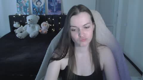 Snapshot of little__flowers chatting on 4, 6, 2026 little__flowers online show from 4, 6, 2026