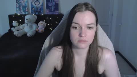 Snapshot of little__flowers chatting on 10, 6, 2026 little__flowers online show from 10, 6, 2026