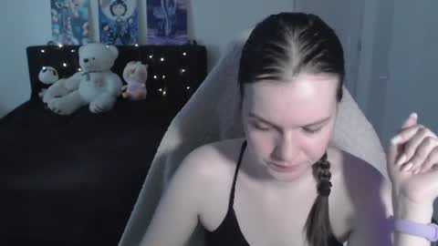 Snapshot of little__flowers chatting on 12, 6, 2026 little__flowers online show from 12, 6, 2026